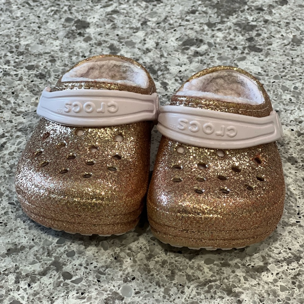 C5 Pink Glitter Fuzzy Crocs